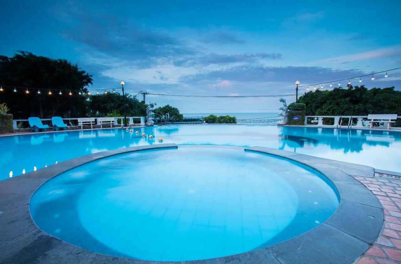 Beachfront Hotel Vung Tau Exterior photo